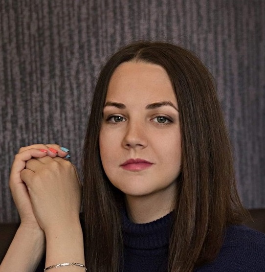 Вітаємо з Днем народження Олену Вовк!