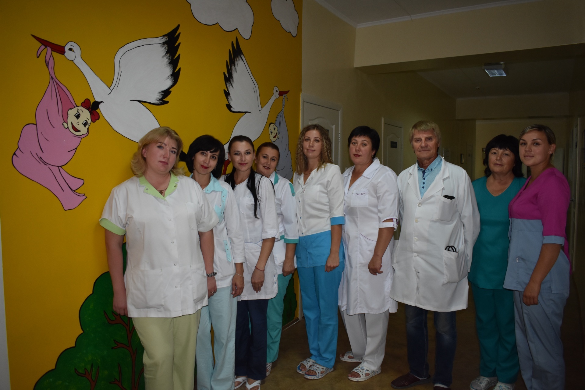 Вітання з Міжнародним днем акушерства колективу пологового відділення 