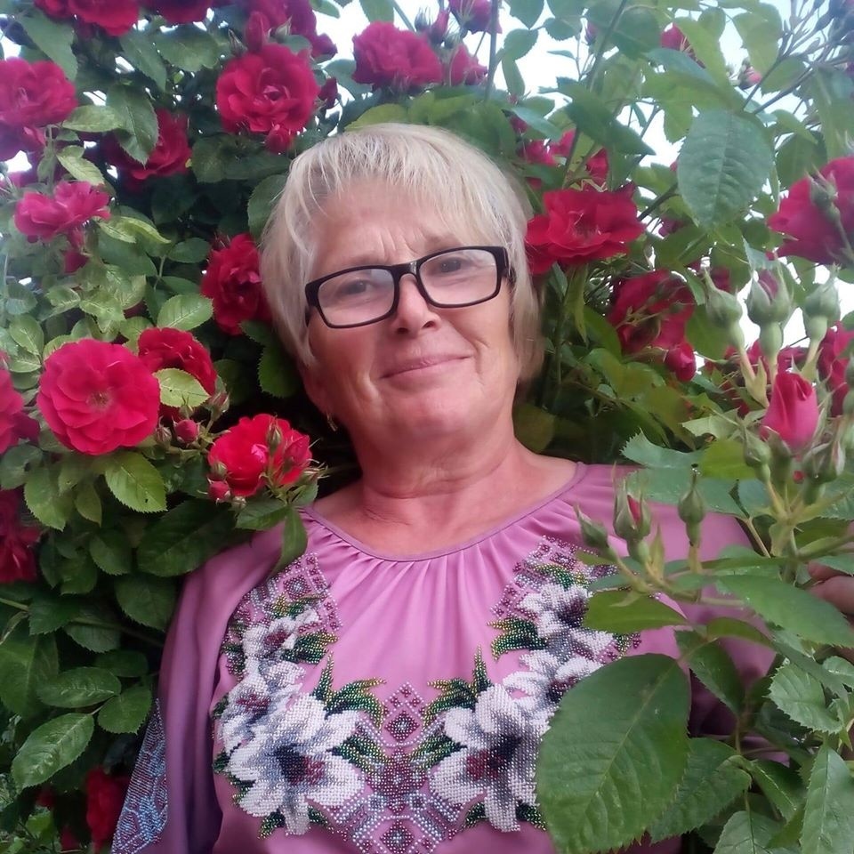 Вітаємо з 60-літтям Любов Романівну КРЕПИЧ зі Шманьківчиків
