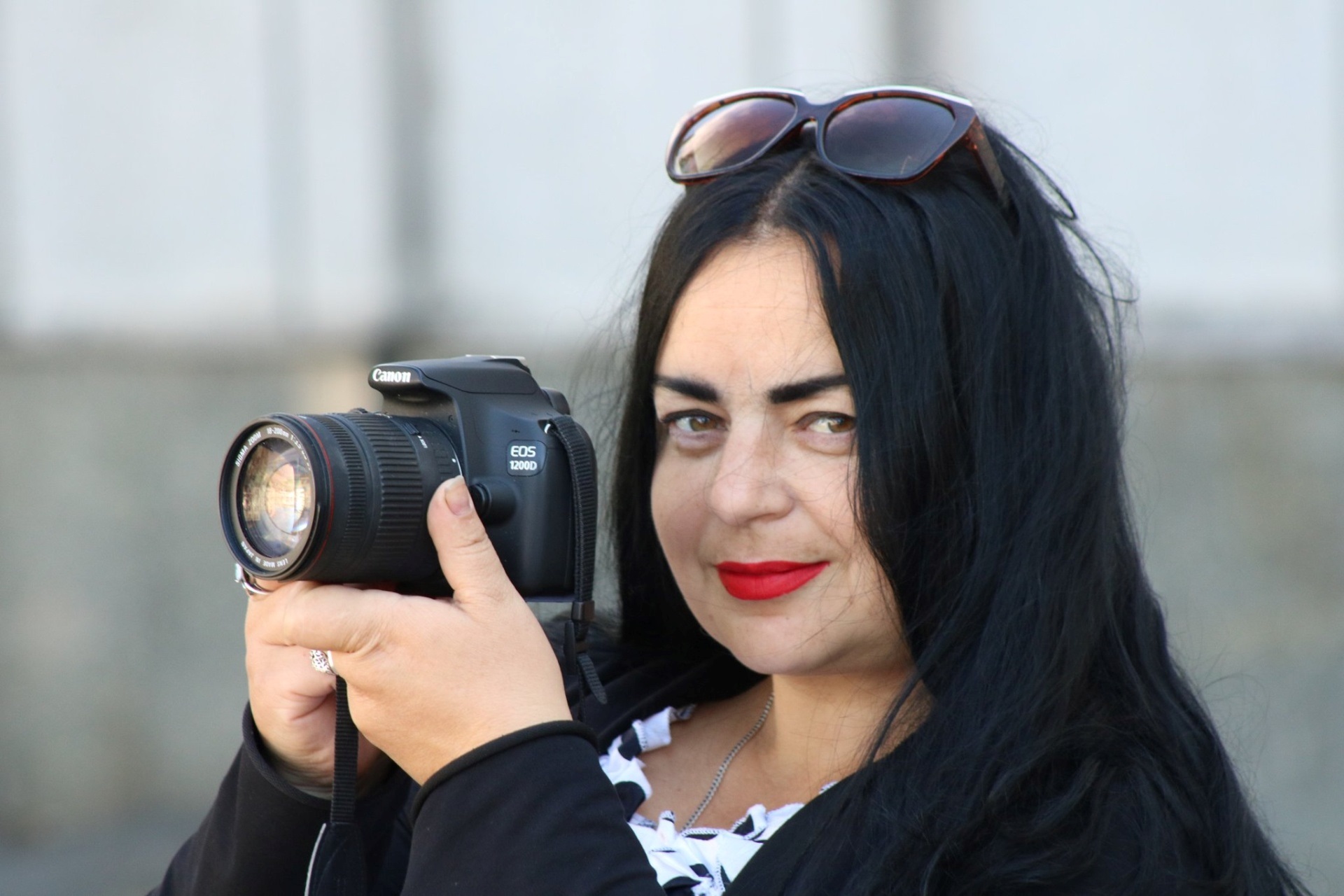 Натхнення, невичерпної енергії, гострого пера і вдячних читачів