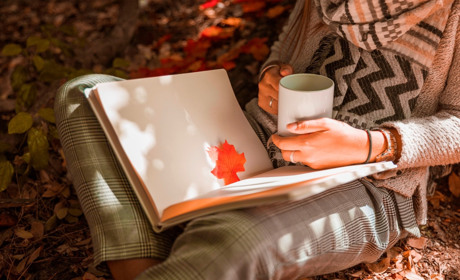 Яку книгу прочитати цієї осені? Книжкова рулетка для затишних вечорів