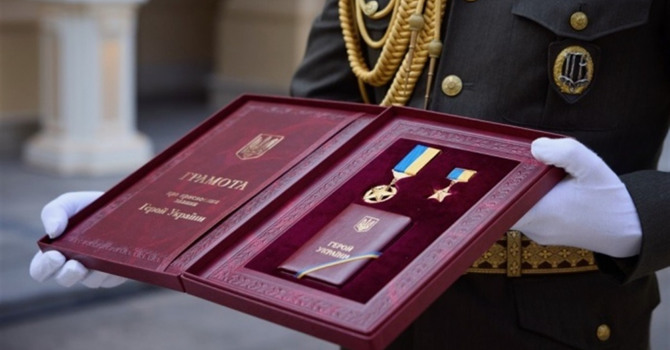 Як працює присвоєння звання Герой України і чому електронні петиції тут не діють