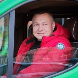 Волонтери, які допомогають українцям