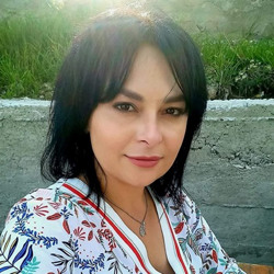 Волонтери, які допомогають українцям