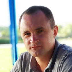 Волонтери, які допомогають українцям