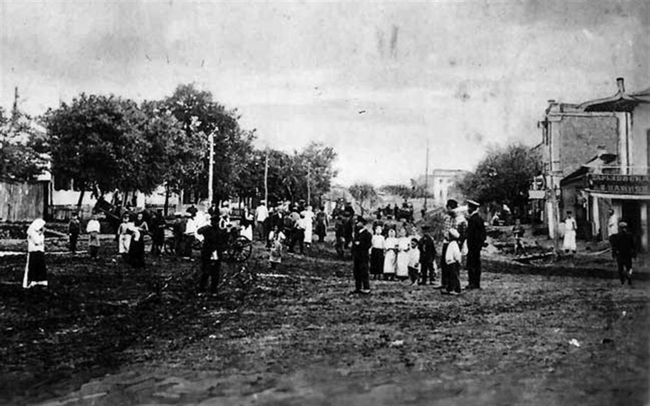 Вгадайте місто за старими фотографіями