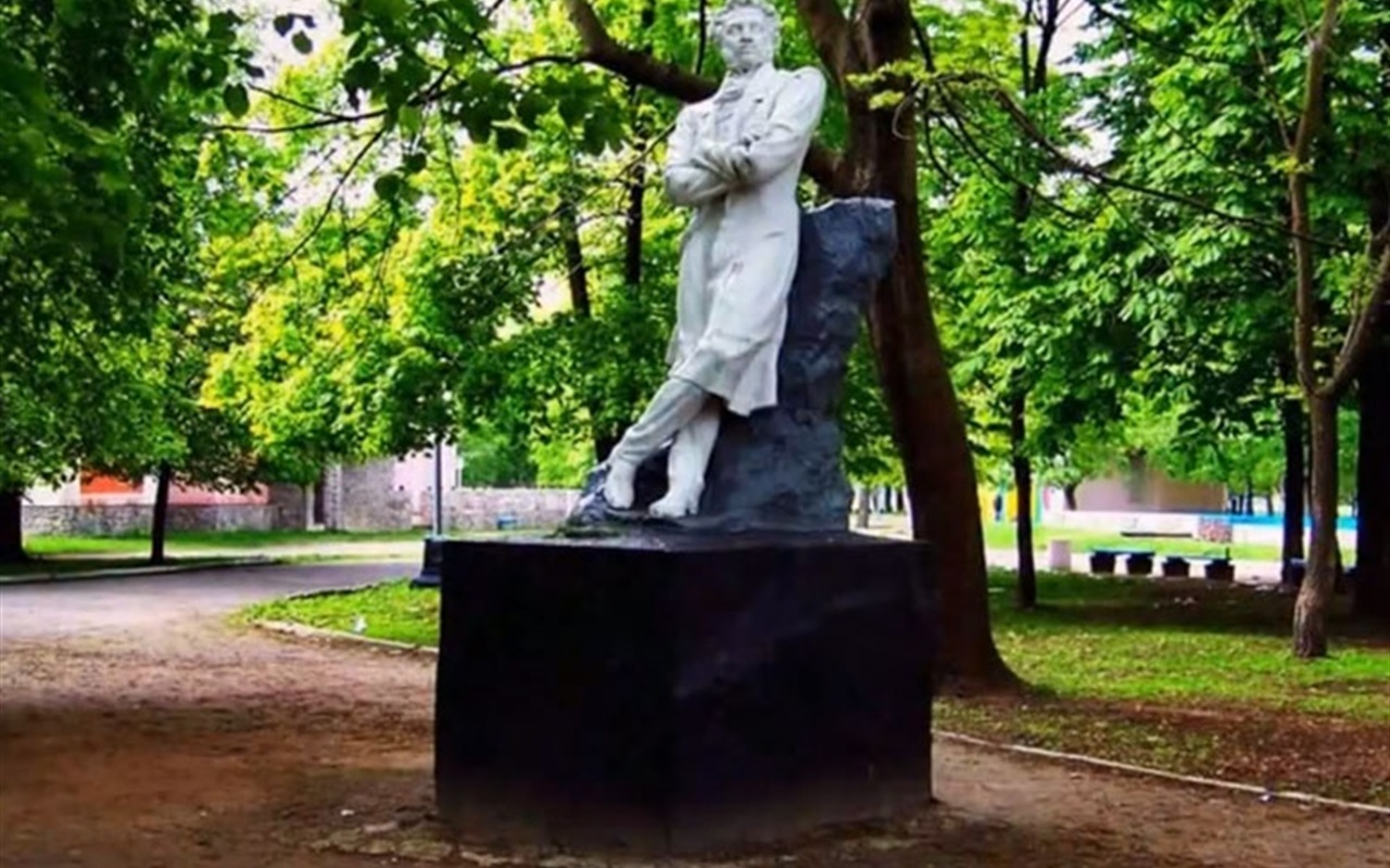 Вгадай рядки з відомої (у вузьких колах) пісні про Конотоп