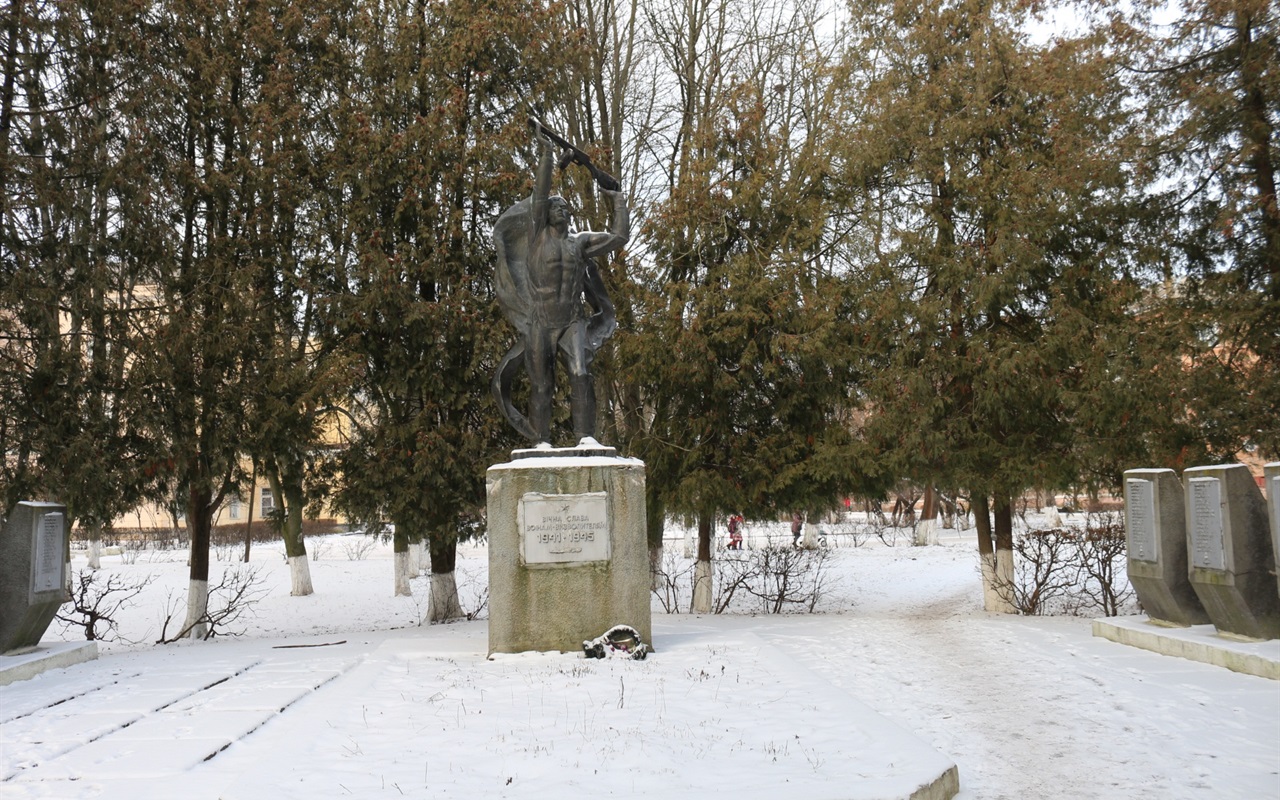 Старі і нові пам'ятники  Старокостянтинова. Що ви про них  знаєте?