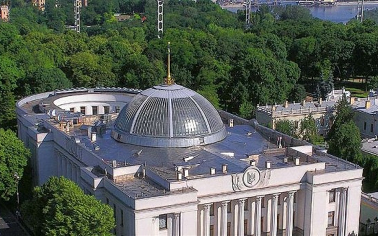 Чим запам'яталися виборцям нардепи, яких обирали в різні роки по 185 округу