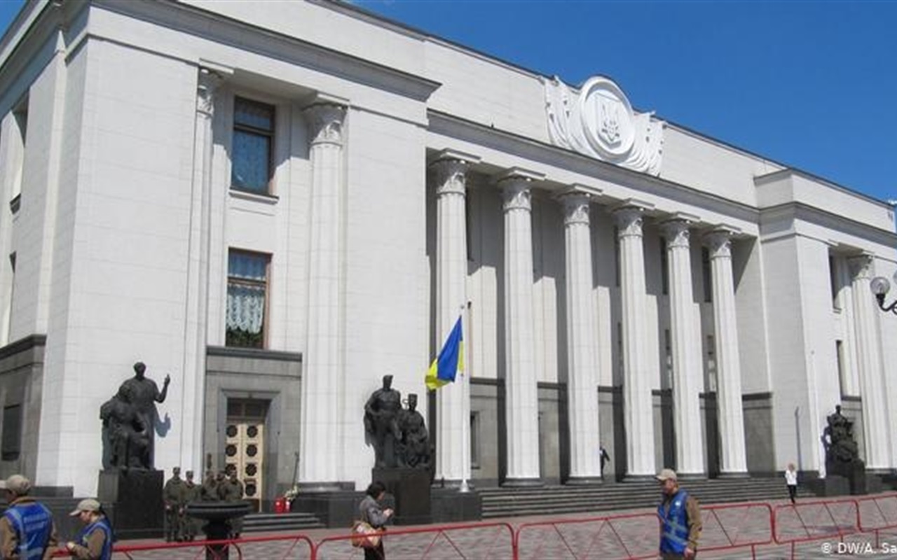 Чим запам'яталися виборцям нардепи, яких обирали в різні роки по 185 округу