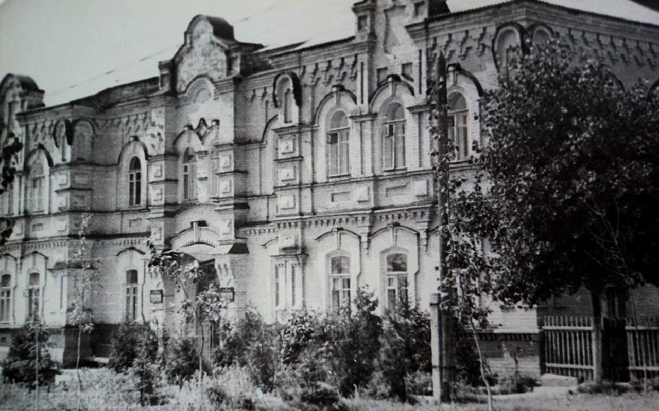 Впізнайте місто за старою фотографією