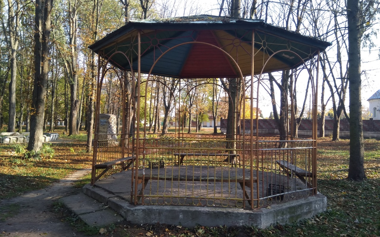 Старокостянтинів в деталях: вгадайте елементи вуличного декору