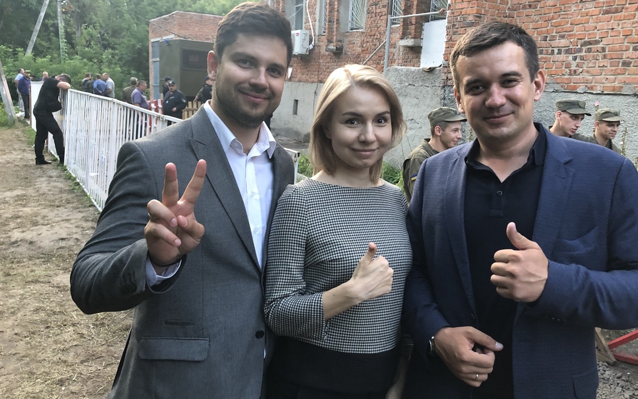 Знай владу в обличчя