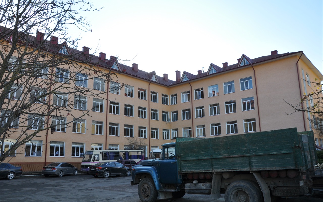Тест: вгадайте місцеві будинки/будівлі «зі спини»