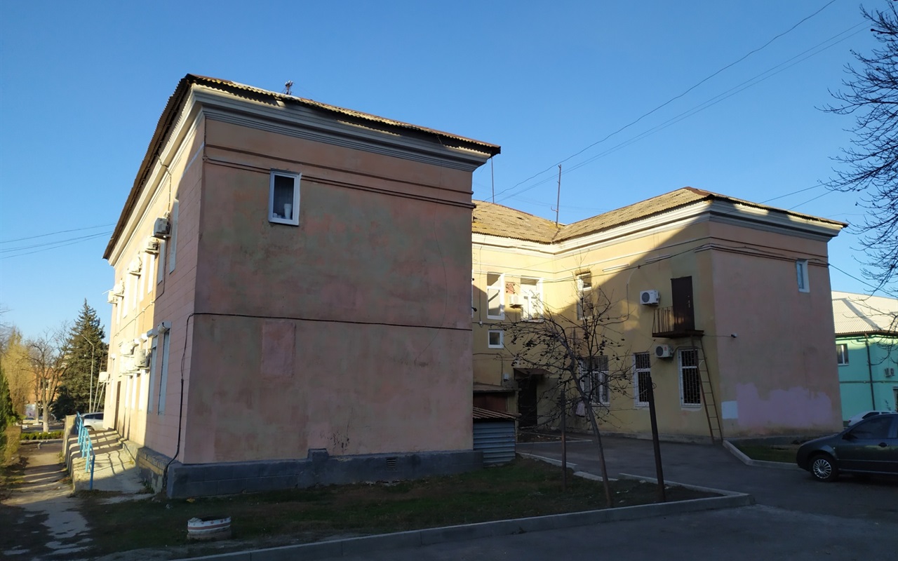 Пройди тест і дізнайся, чи впізнаєш відомі будівлі міста Курахове «зі спини»