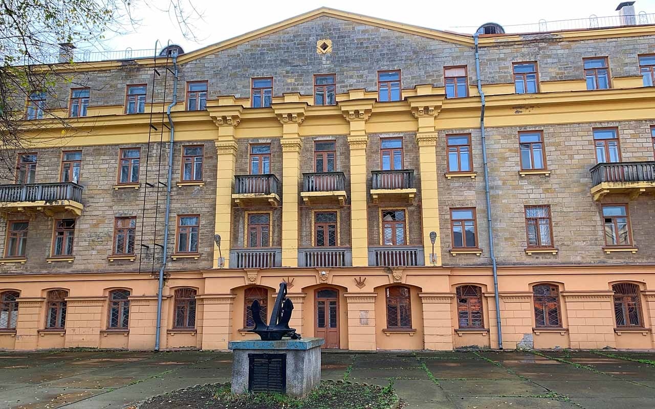Угадай городские здания со спины