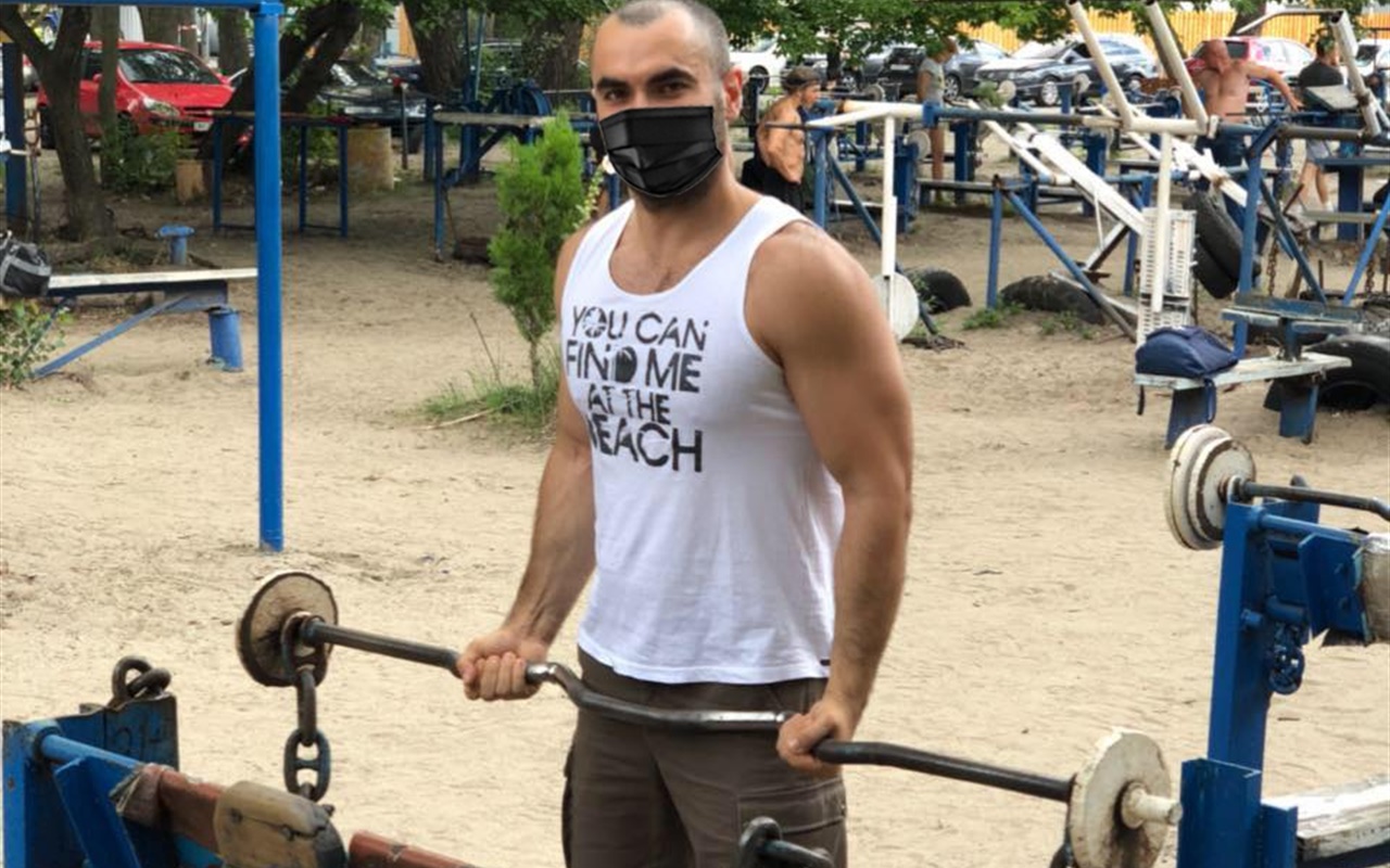 А ти зможеш впізнати відомих волновасьців у масках?