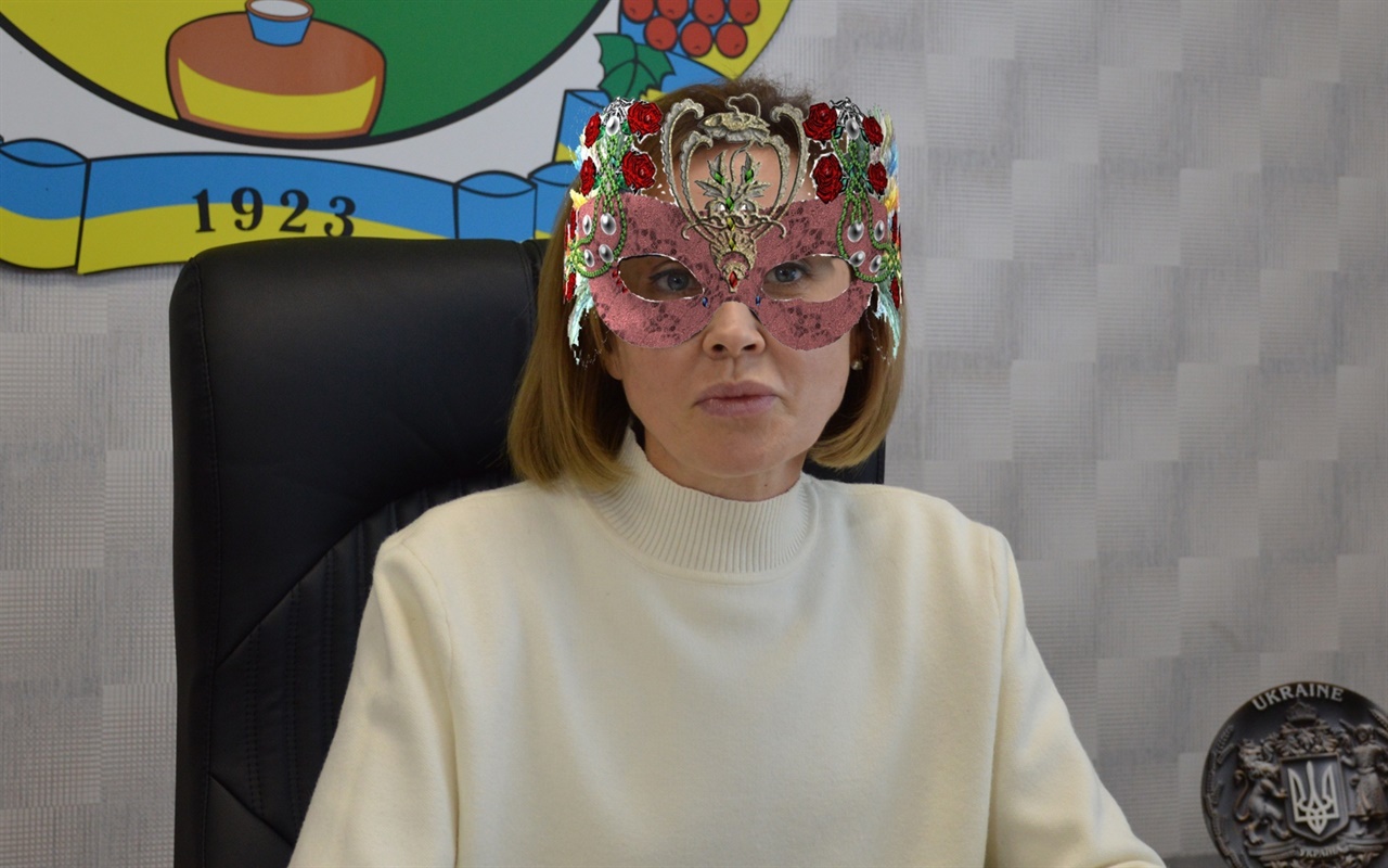 Відгадайте відомих сватівчан у масках