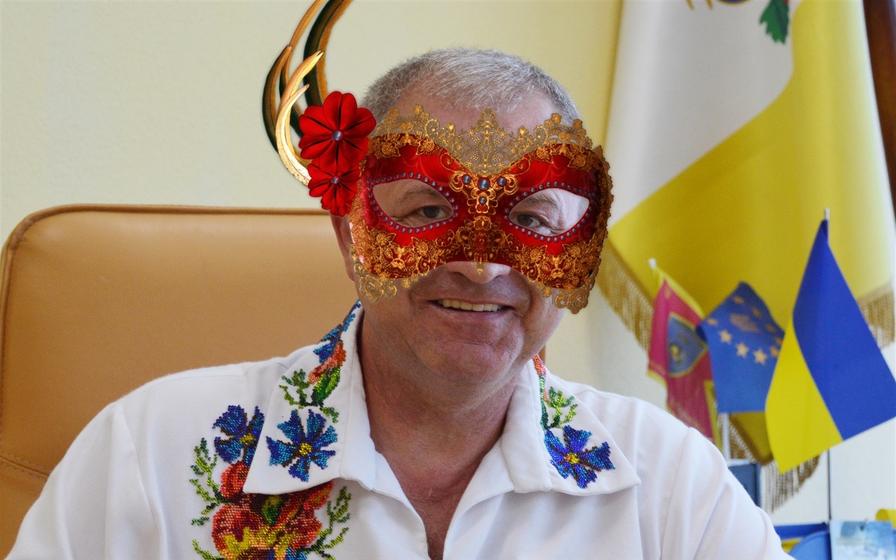 Відгадайте відомих сватівчан у масках