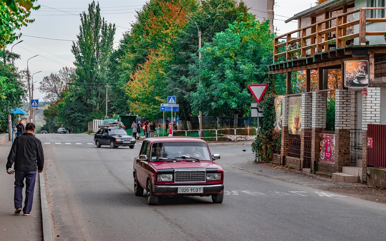 Автомобільними дорогами Жмеринки: пройдіть 10 запитань для водіїв