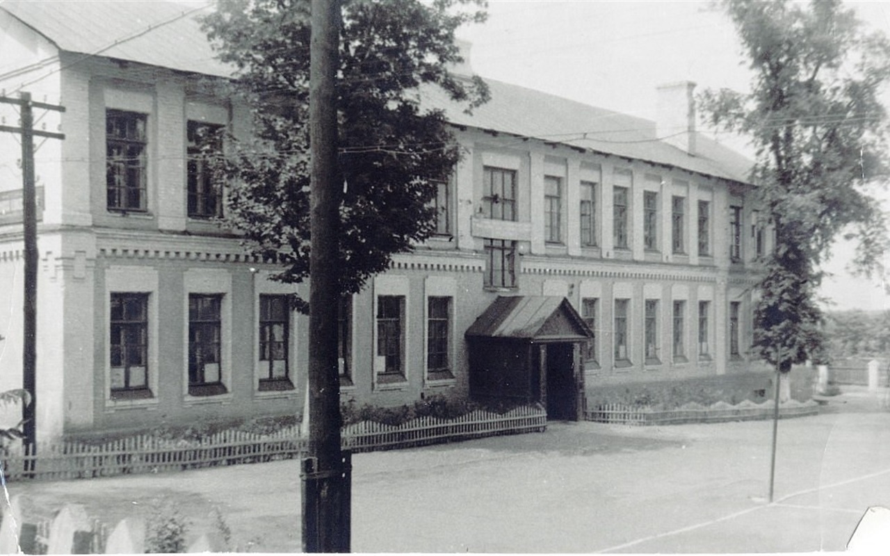 Гра з 12 запитань: Чи зможете впізнати Жмеринку за старими фото?