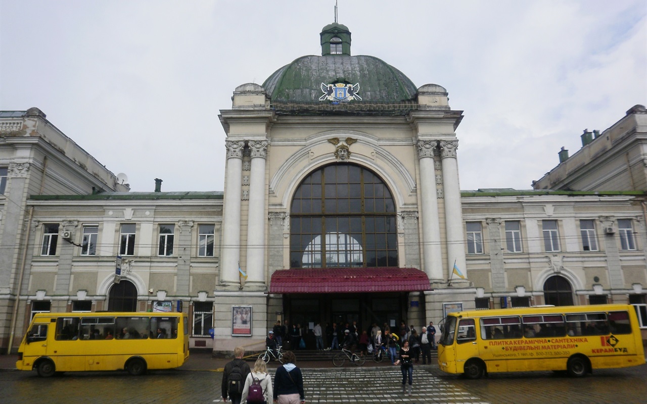 Мандруймо разом Україною: перевірте, як добре ви знаєте міста та їхні дивовижні пам'ятки 