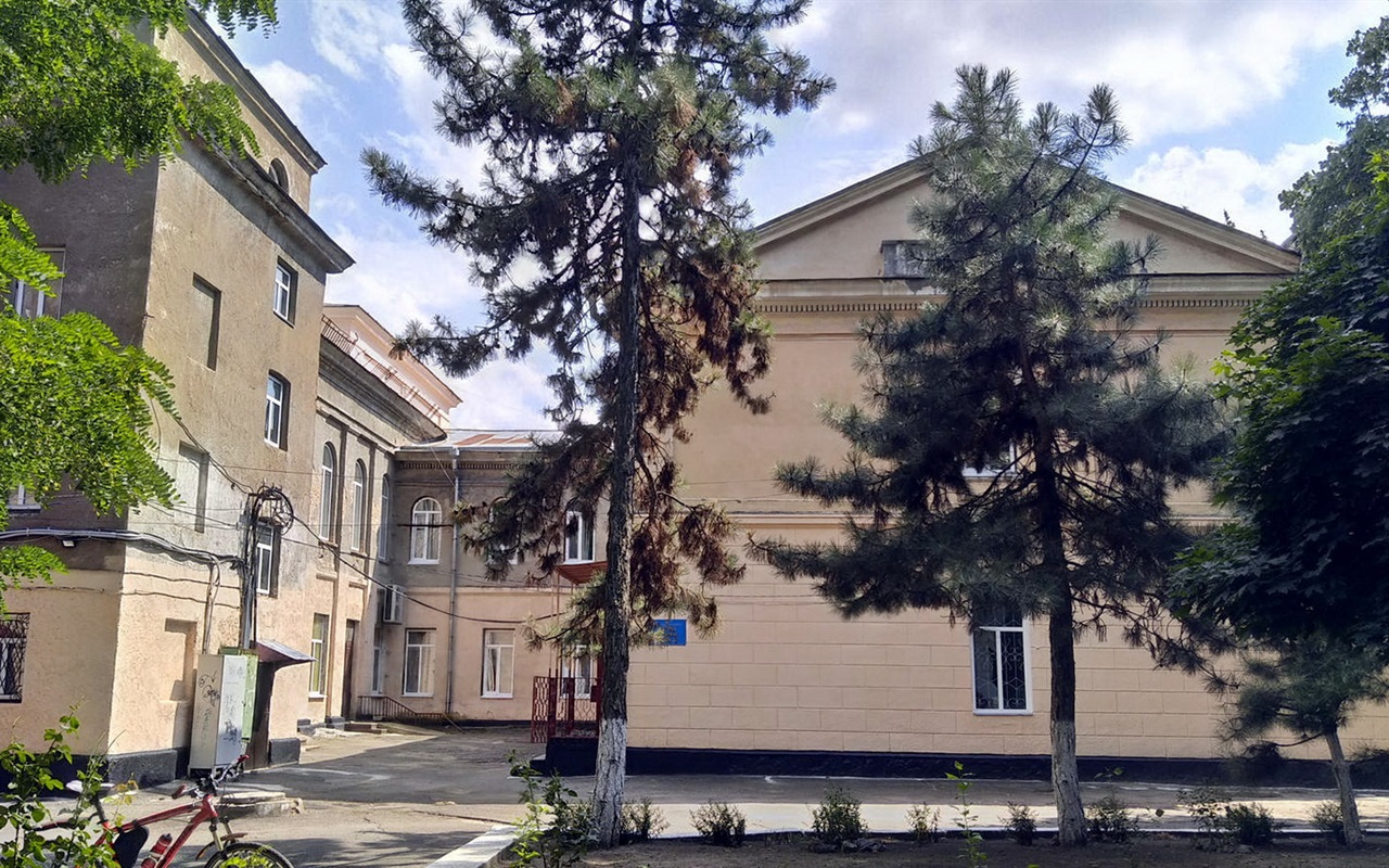 Впізнай будівлю ззаду