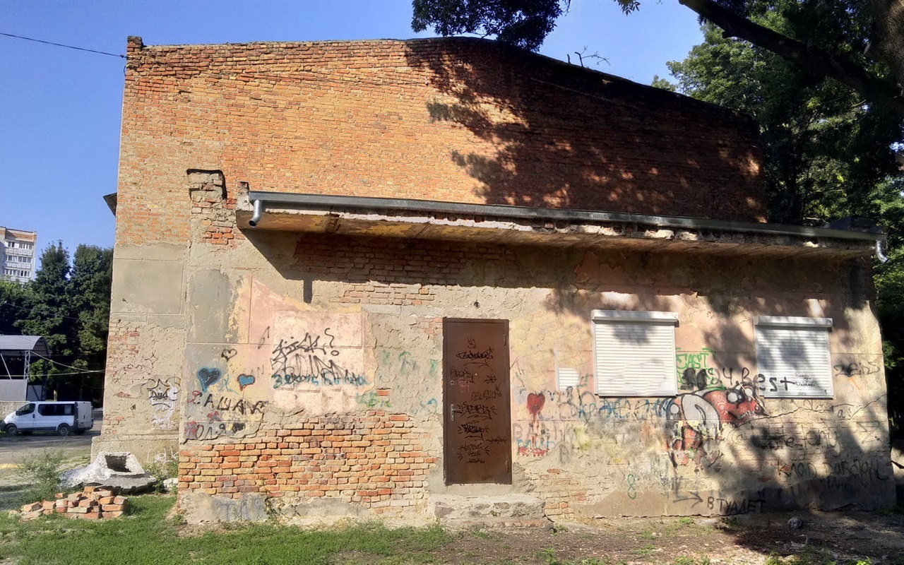 Впізнай будівлю ззаду