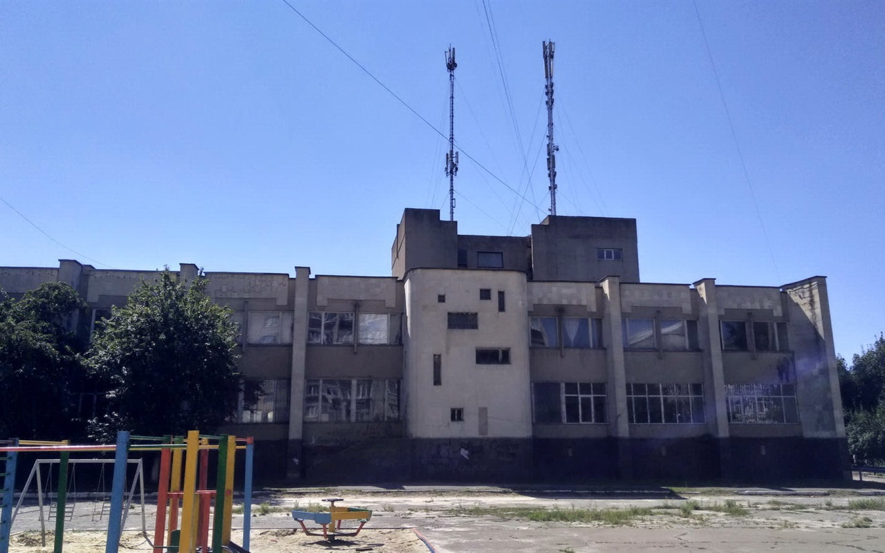 Впізнай будівлю ззаду