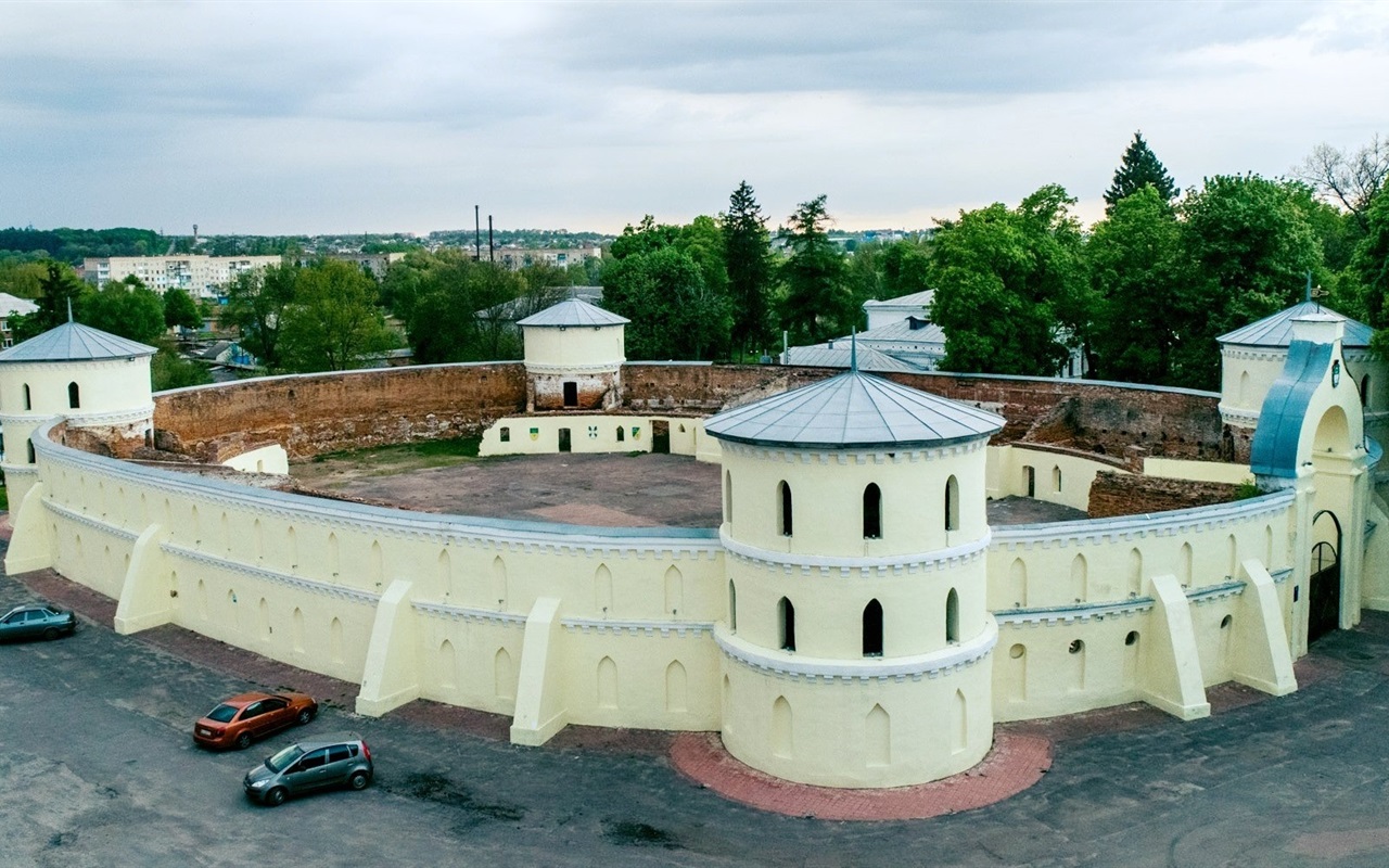 Як добре ви знаєте відомі (і не дуже) пам'ятки України?