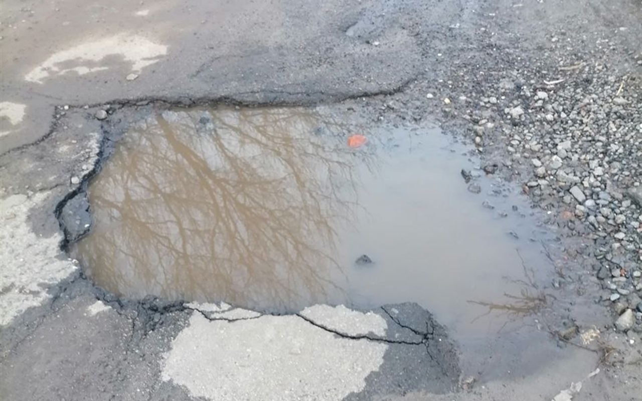 Вгадай на якій вулиці міста знаходиться яма на дорозі