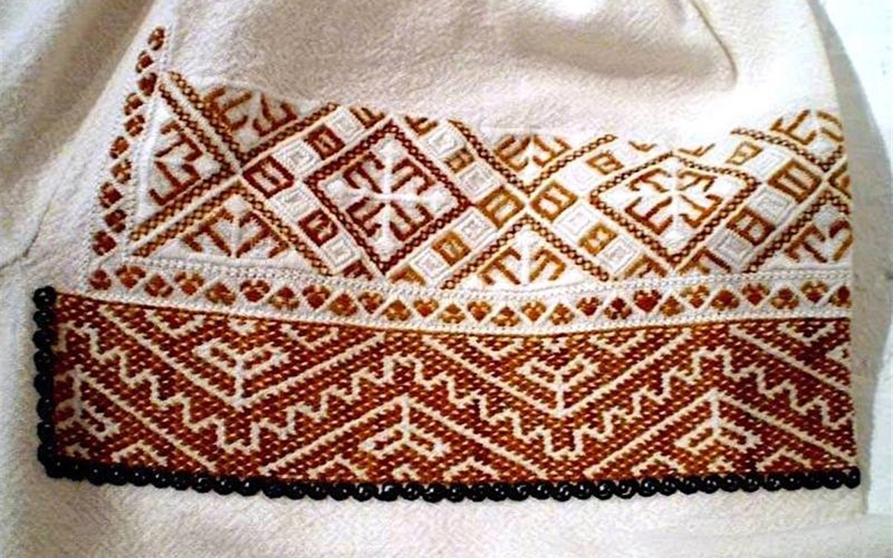 Звідки вишиванка?