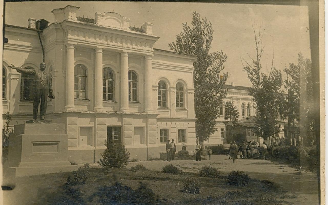 Перевірте, як добре ви знаєте історію Глухівського національного педігогічного університету імені Олександра Довженка!