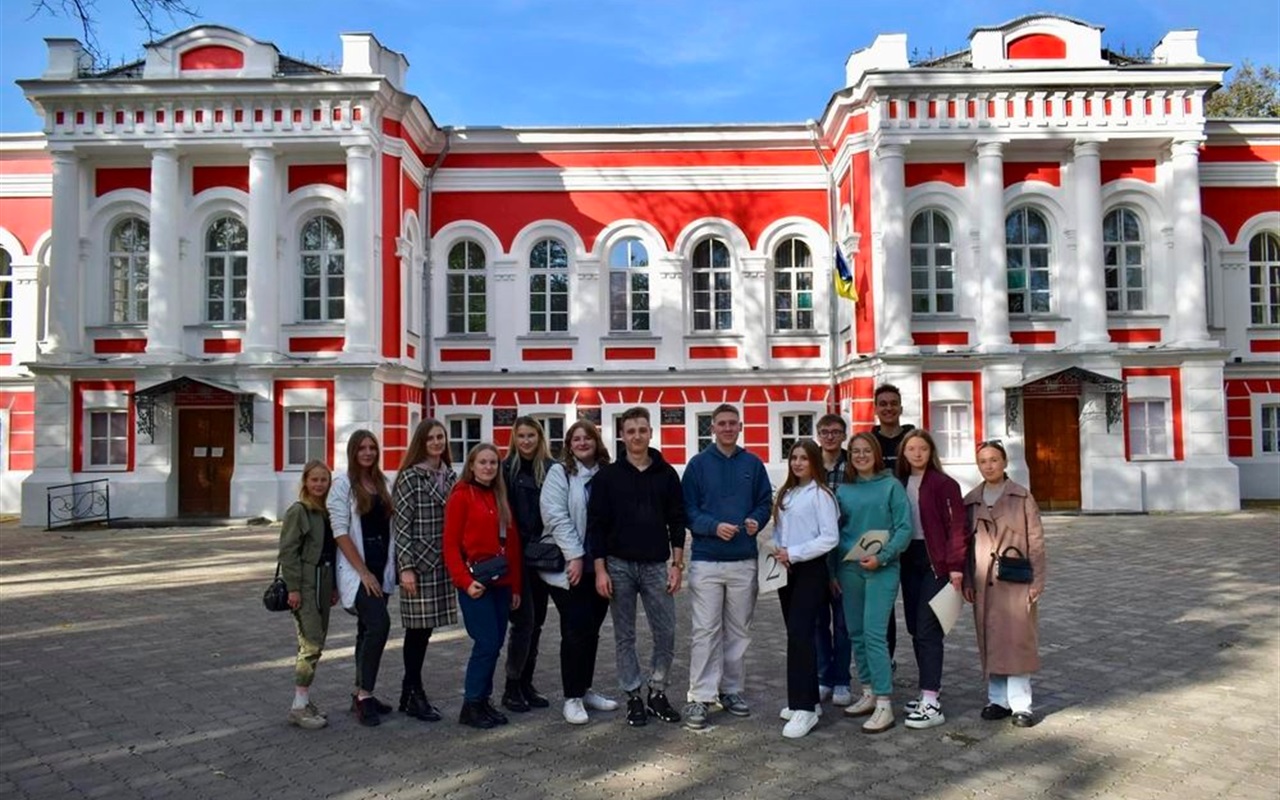 Перевірте, як добре ви знаєте історію Глухівського національного педігогічного університету імені Олександра Довженка!