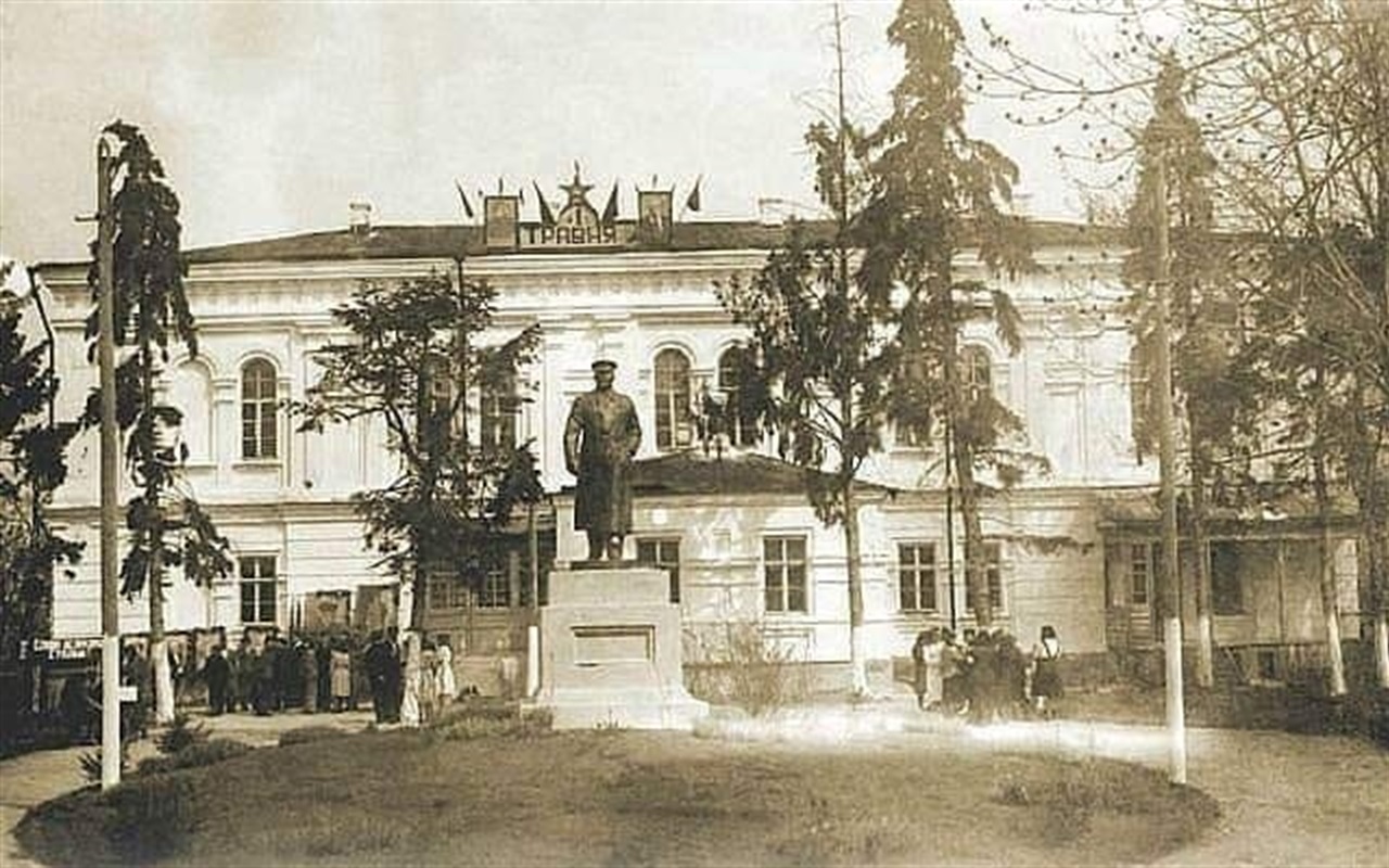 Перевірте, як добре ви знаєте історію Глухівського національного педігогічного університету імені Олександра Довженка!