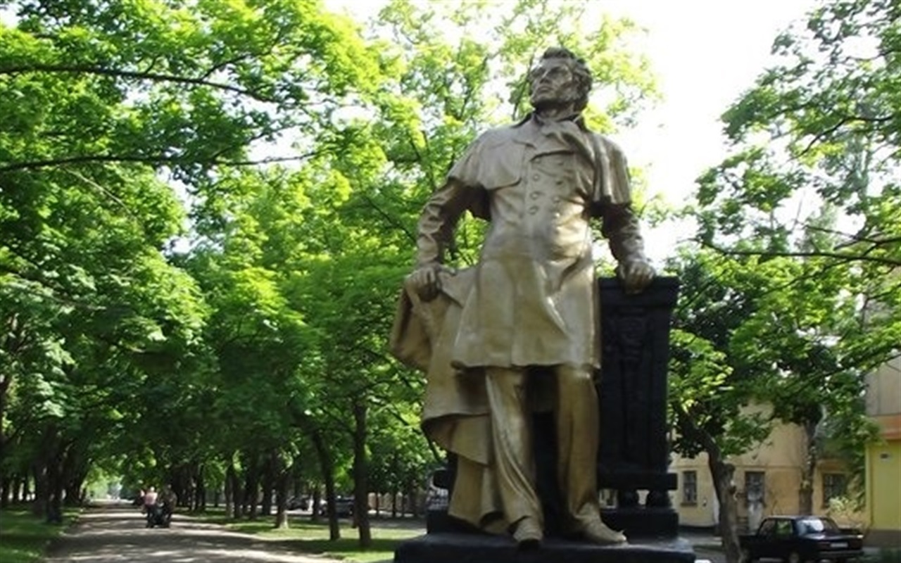 Розпізнайте пам'ятки Жовтих Вод. Тест