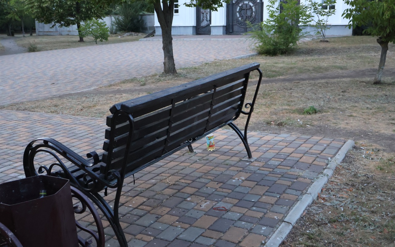 Впізнай локацію по лавочці