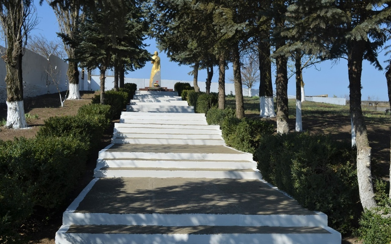 Тест: чи знаєте ви справжню історію пам’ятників Біляївки та громади?