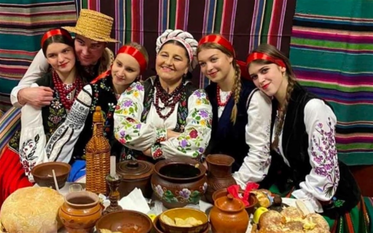 Ялинка, коляда і святкові страви: український тест